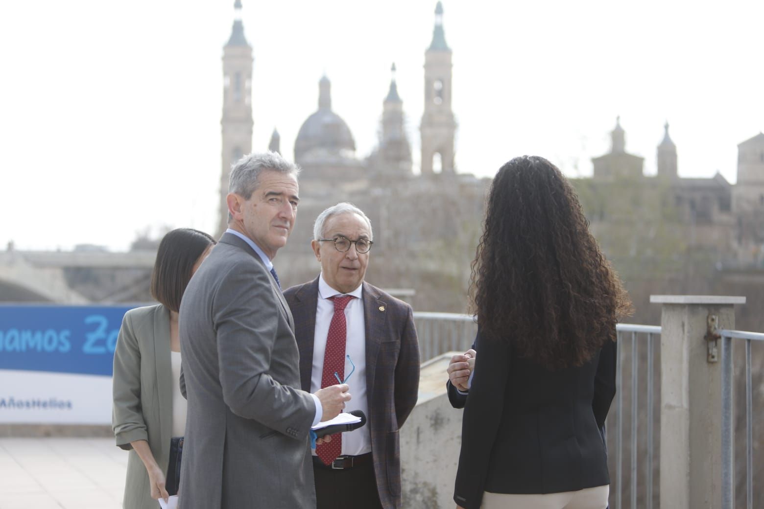 En imágenes | La bandera olímpica ya preside desde las alturas en las instalaciones del CN Helios