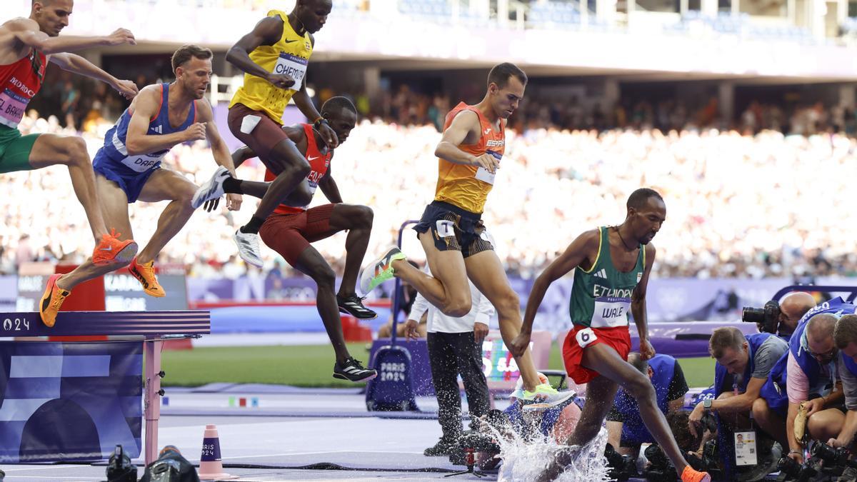 Dani Arce durante la semifinal de los 3.000 metros obstáculos.