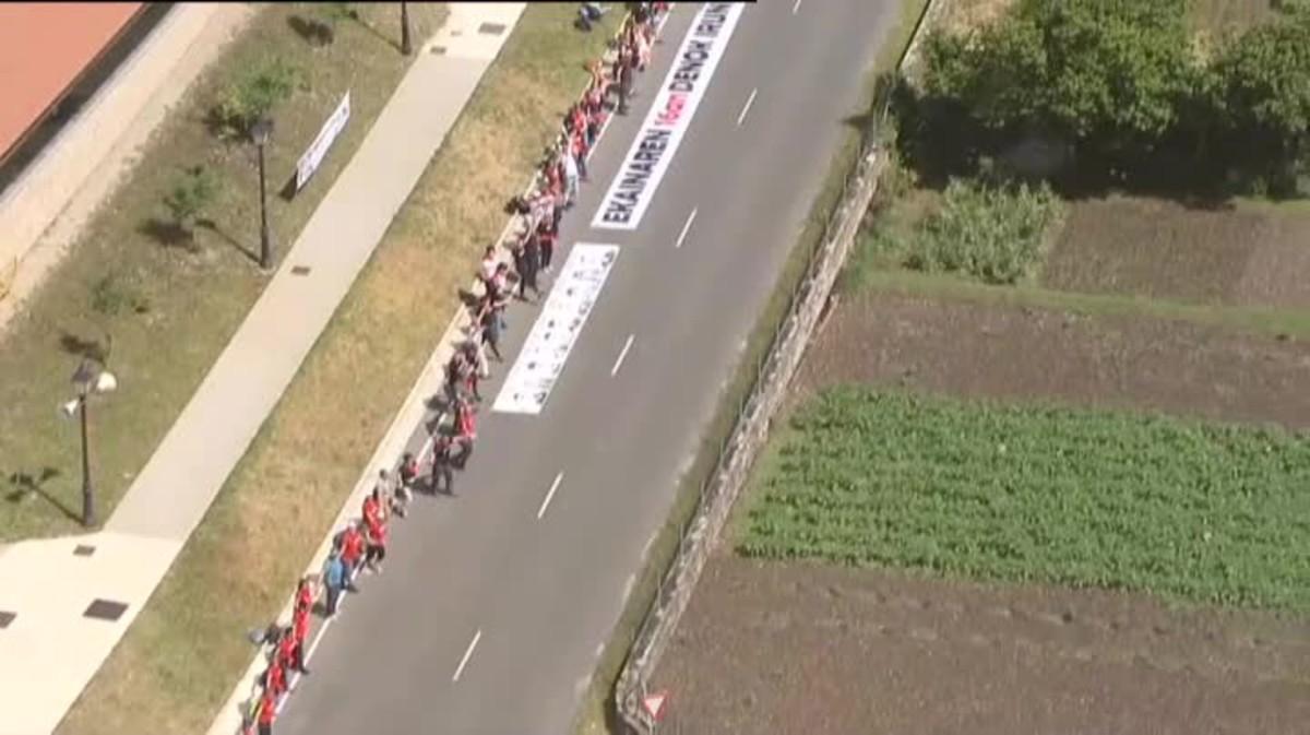 20180610-atlas-una-gran-cadena-humana-une-las-capitales-vascas-por-el-derecho-a-decidir