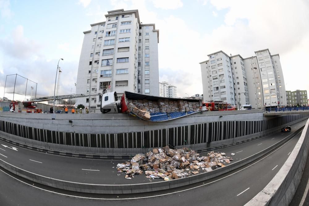 Vuelco de un camión en O Birloque