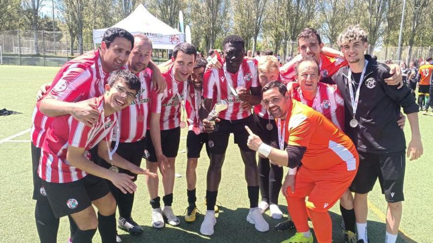 El Zamora CF celebra su triunfo en el «+ Qué Goles». | CEDIDA