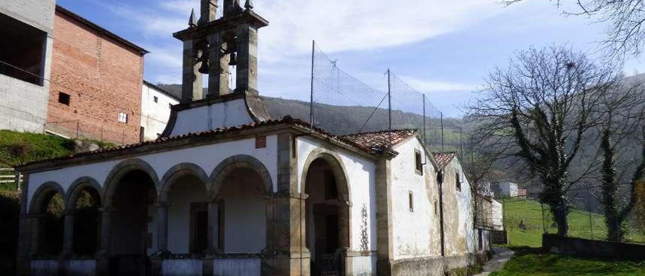 La iglesia de Villatresmil.