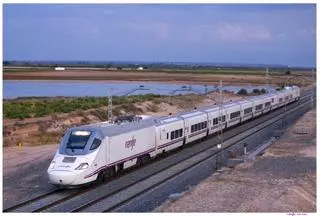 Fomento descarta el tercer hilo entre Castelló y Tarragona por sus limitaciones