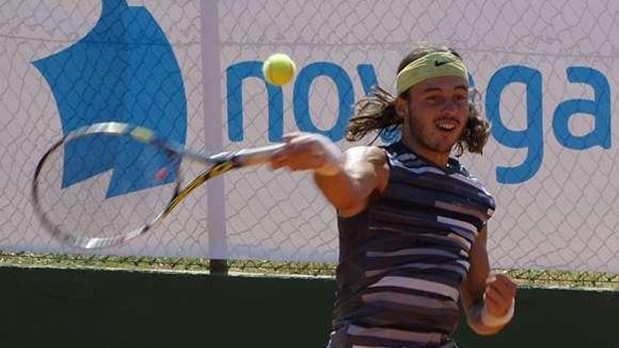 David Pérez, durante su partido ante Mario Vilella. // FdV