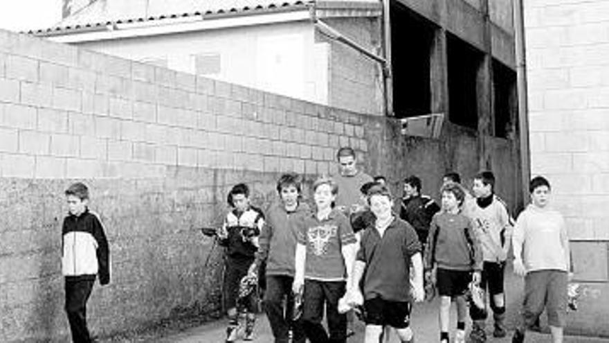 Niños en las instalaciones deportivas de La Mata.