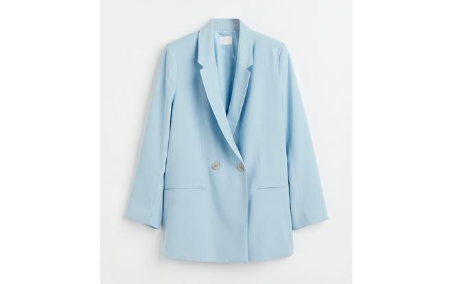 Americana de doble abotonadura en color azul cielo, de H&M