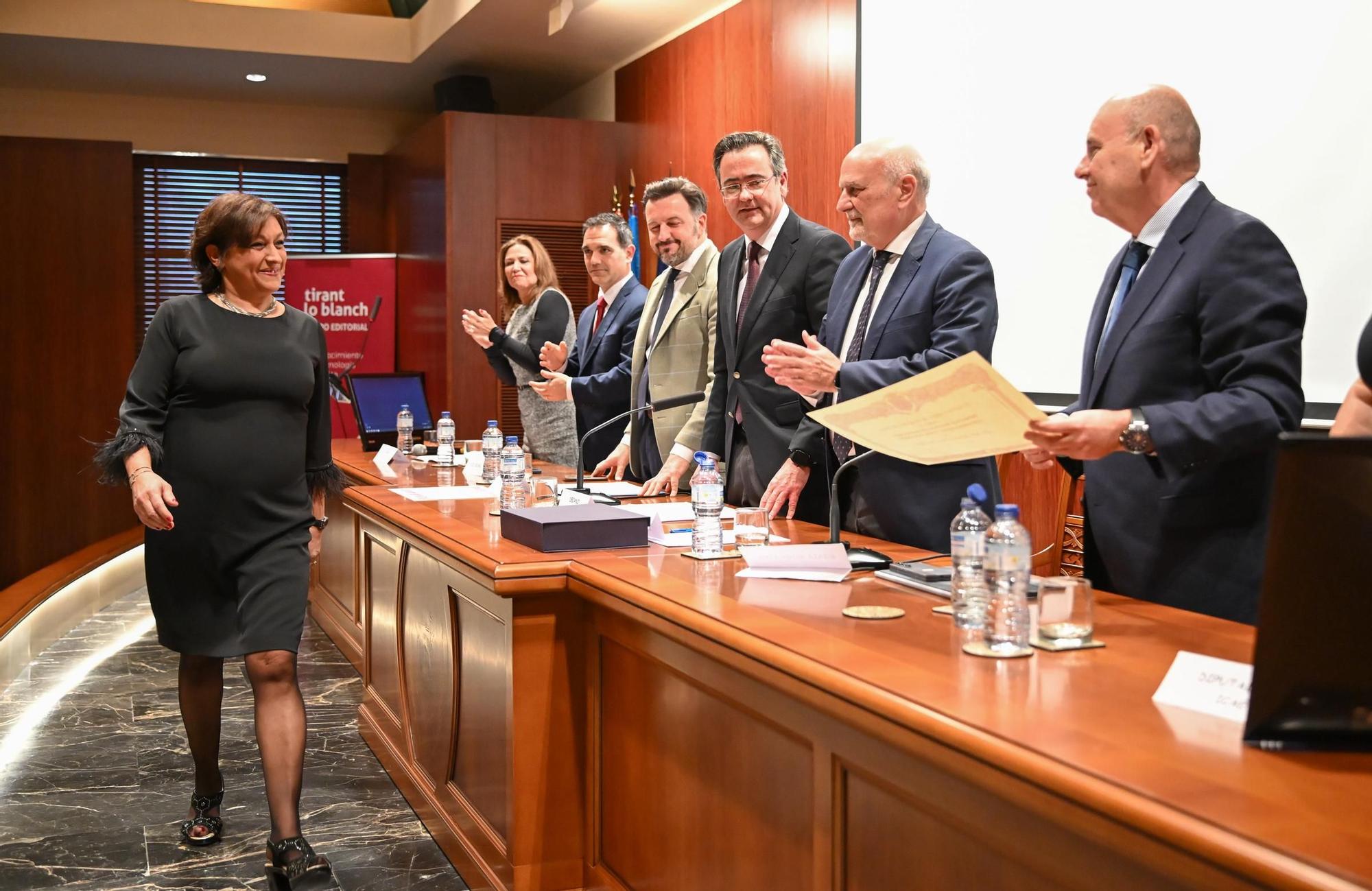 El Colegio de Abogados de Elche acoge la entrega de premios del I Certamen Jurídico Tomás Vives
