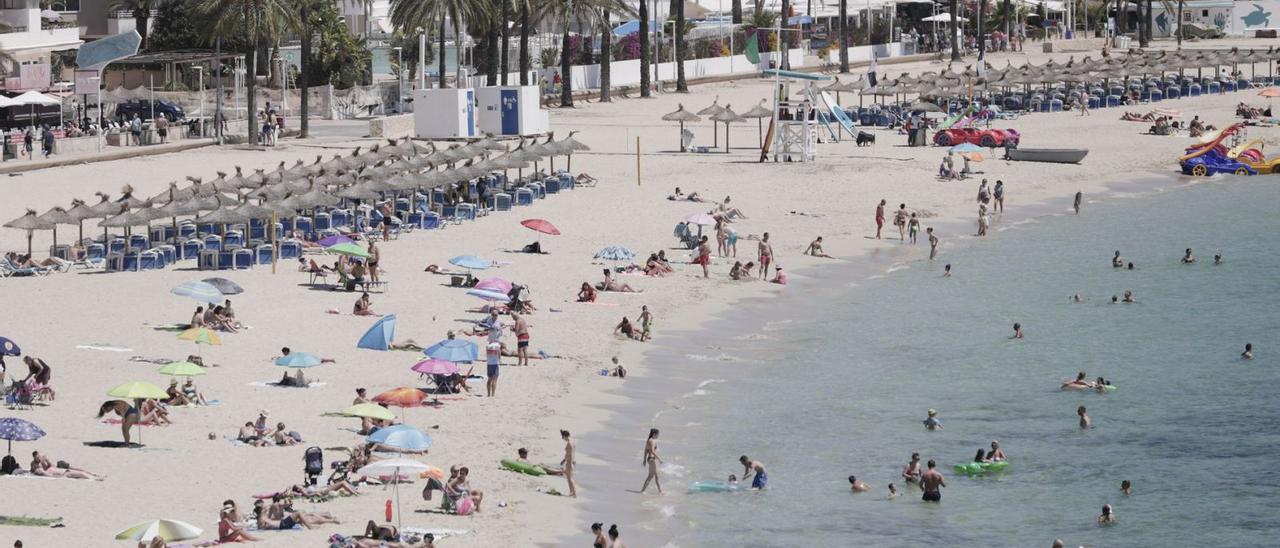 Playa de Magaluf
a inicios de la temporada,
en julio pasado. | MANU MIELNIZUK