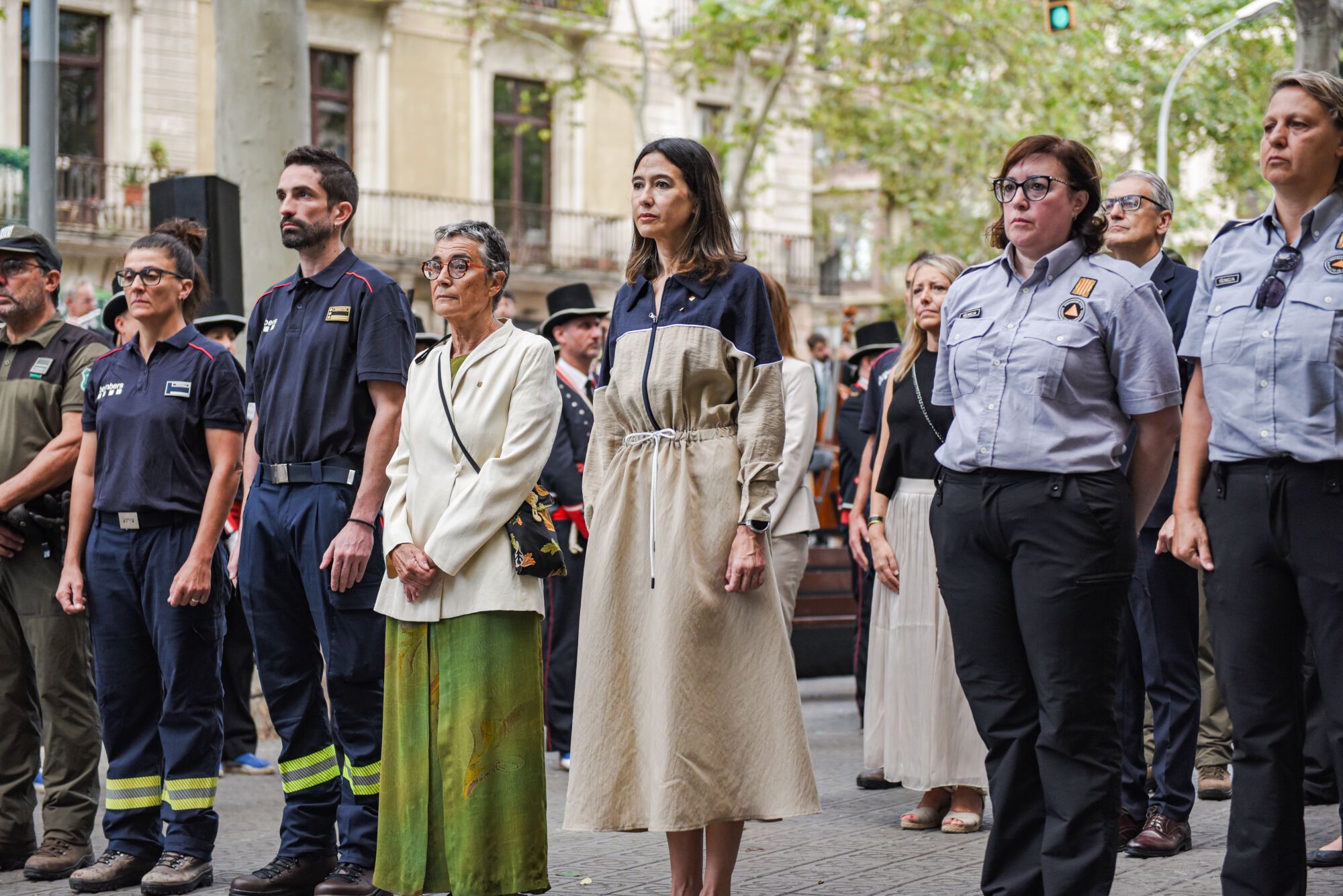 La consellera de Interior de la Generalitat Núria Parlon (c), llega a la ofrenda floral al monumento de Rafael Casanova, con motivo de la Diada, en la Ronda de Sant Pere-Alí Bei, a 11 de septiembre de 2025, en Barcelona, Catalunya (España). La jornada de la Diada en Cataluña comienza con la ofrenda floral a Rafael Casanova, a la que se espera una comitiva de todas las instituciones y partidos, salvo PP y Vox. La organización institucional recae por primera vez íntegramente en el Govern del PSC. 11 SEPTIEMBRE 2025;DIADA;RAFAEL CASANOVA; Alberto Paredes / Europa Press 11/09/2025. NÚRIA  PARLON;Alberto Paredes;category_code_new;