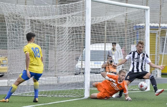 26/11/2017 LAS PALMAS DE GRAN CANARIA. Fútbol 2º B Las Palmas Atco. -- Linense. FOTO: J. PÉREZ CURBELO