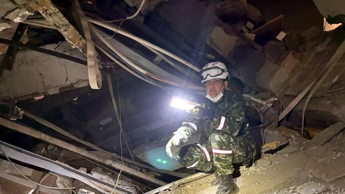 Tasques de rescat al barri El Refugio de Cali després del terratrèmol de Colòmbia.