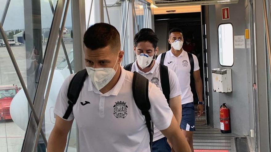 Llegada de los jugadores del Fuenlabrada a A Coruña.