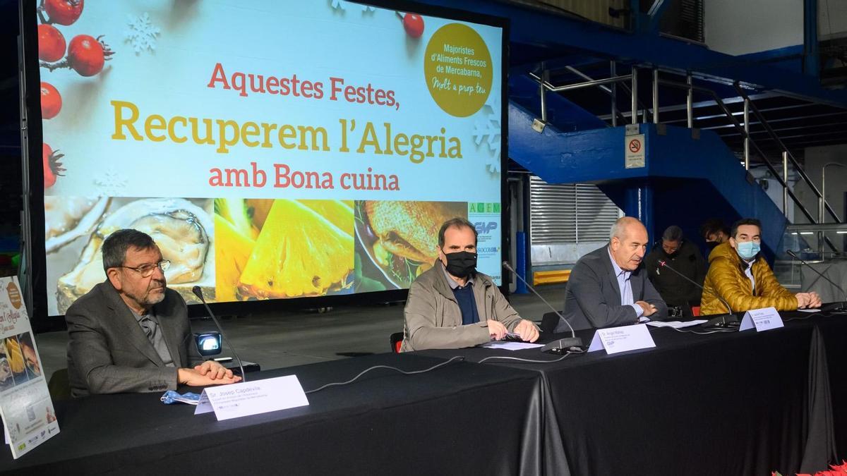 Los participantes en el acto de los mayoristas de Mercabarna cara a la campaña navideña.