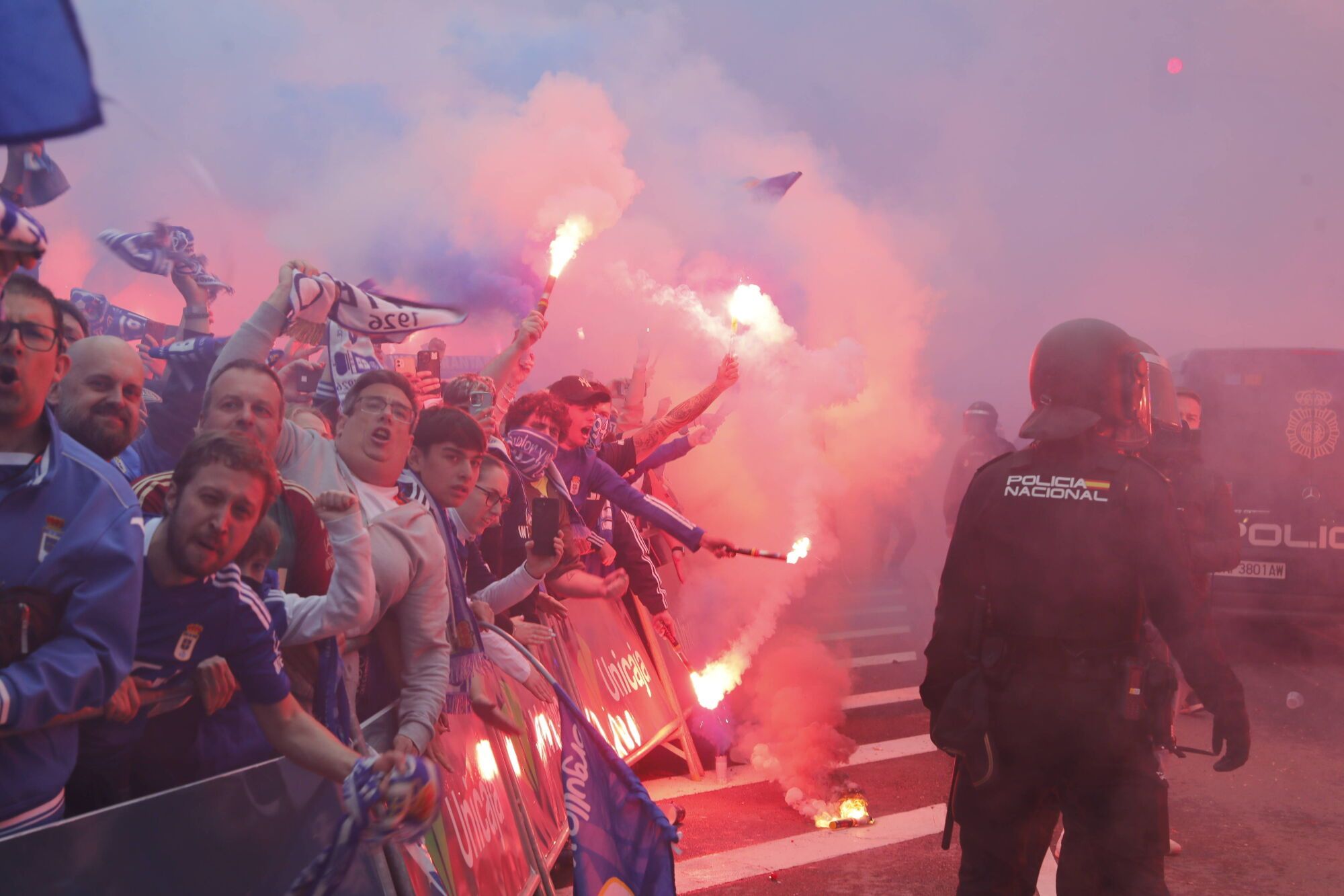 Así fue el recibimiento de la afición al Real Oviedo y toda la previa del último partido de la temporada