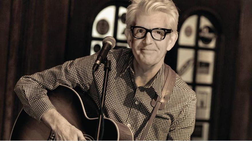 Nick Lowe an seiner Gitarre.