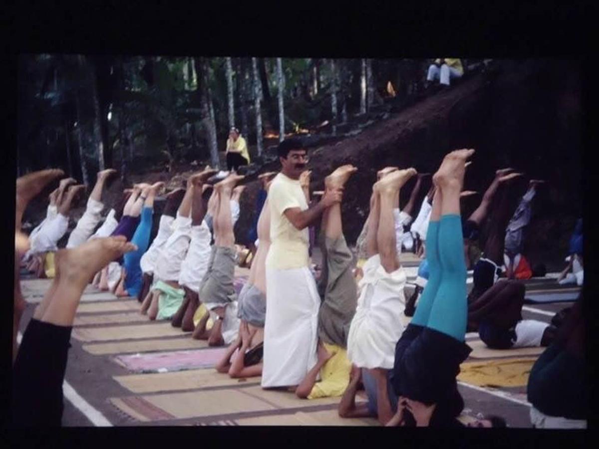 El director del Centro de Yoga Sanada, Madhana Agulla, en un curso de formación de profesores de yoga hace años.