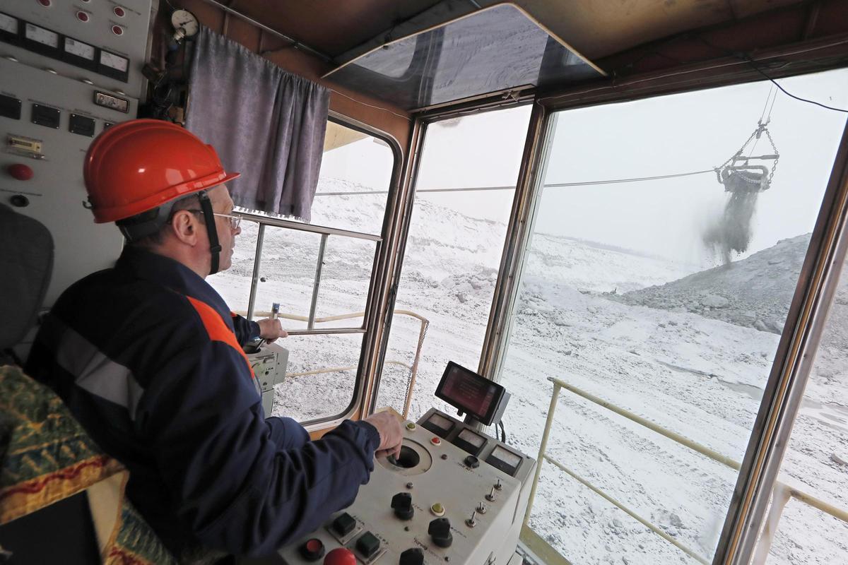 Extracción de carbón en la mina a cielo abierto de Vostsibugol, en Siberia