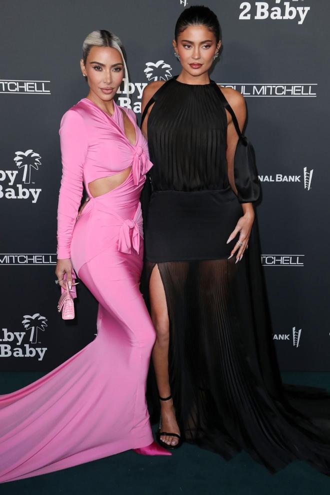 Kim Kardashian y Kylie Jenner, juntas en la gala Baby2Baby