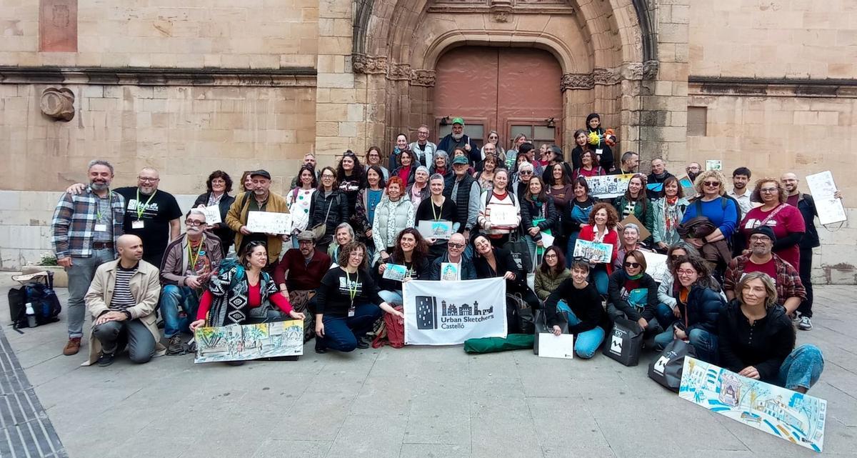 Participantes en una de las actividades incluidas en la programación de ayer para celebrar el quinto aniversario de Urban Sketchers Castelló.
