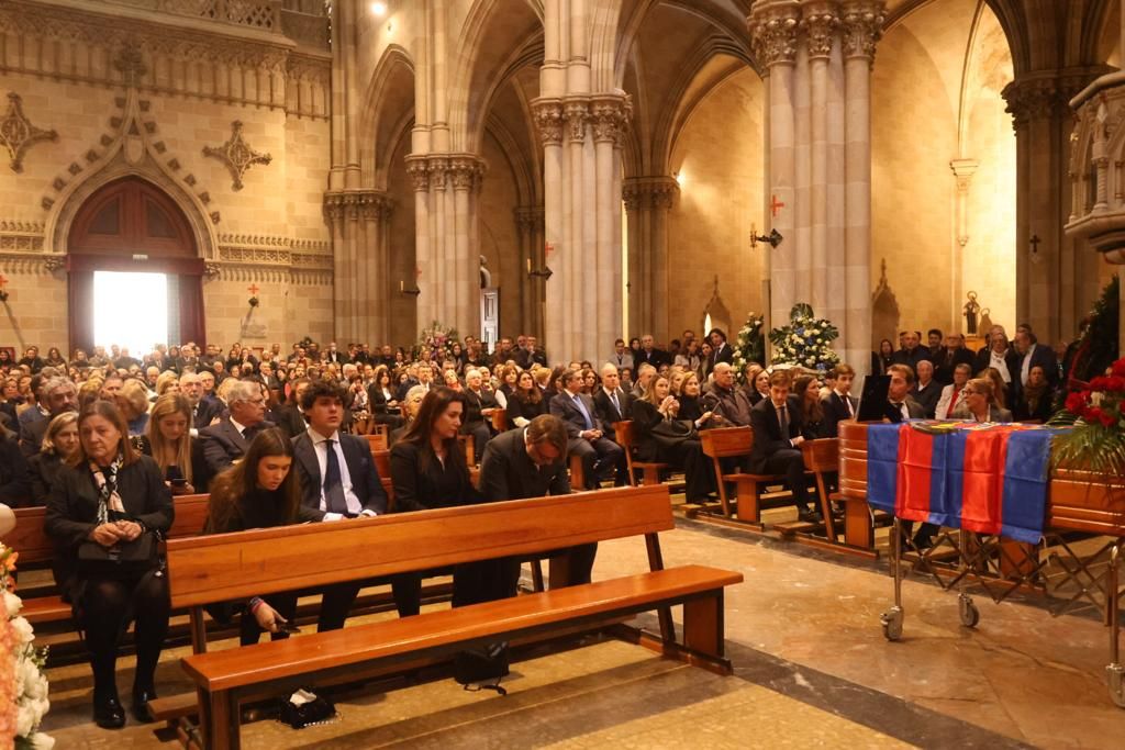 Las imágenes del entierro del padre del presidente del Levante, Pedro Catalán
