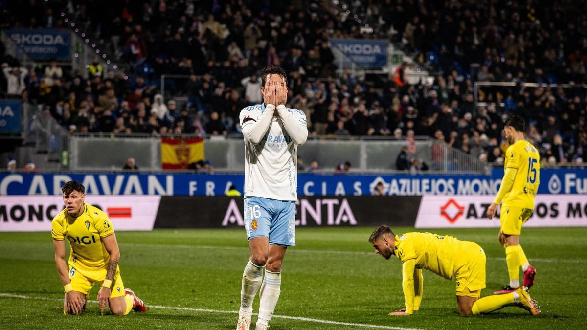 Radovanovic se lamenta tras fallar una clara ocasión antes del primer gol del Cádiz.
