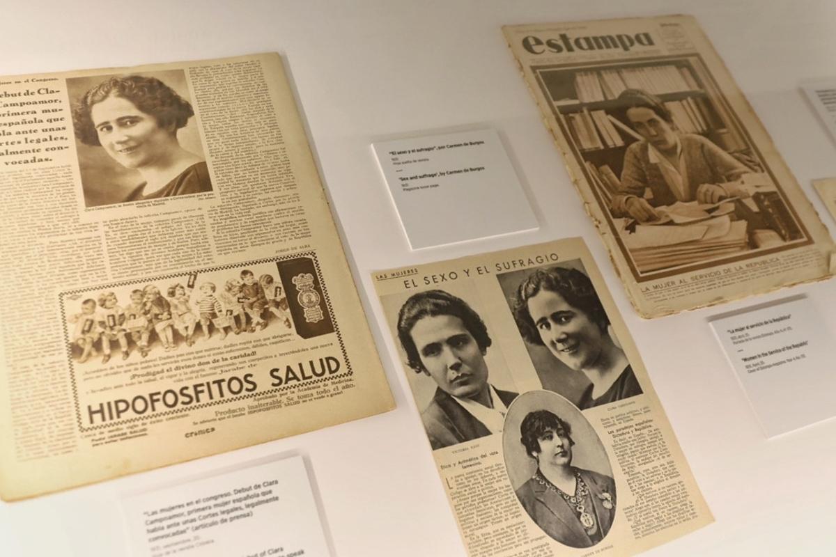 Piezas de la coleccion de sufragio femenino del coleccionista Victor Miguelez.