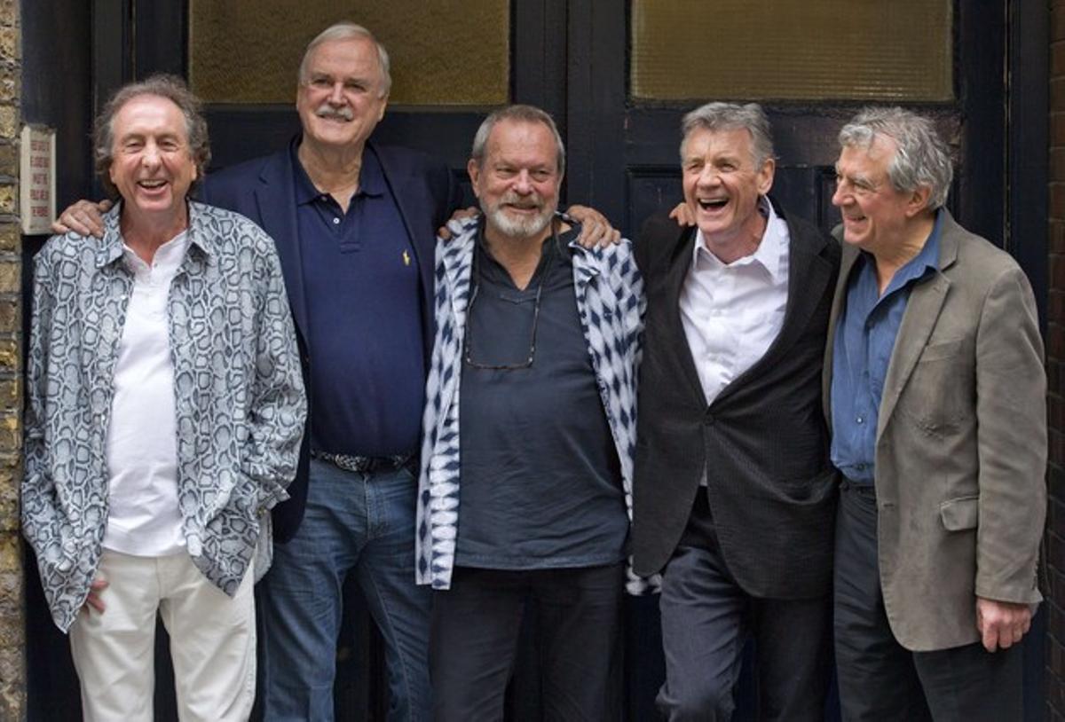 Els membres dels Monty Python, d’esquerra a dreta: Eric Idle, John Cleese, Terry Gilliam, Michael Palin i Terry Jones.
