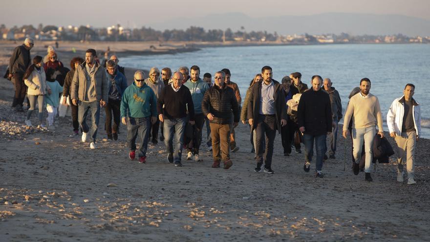 Sagunt y Canet marchan en protesta por el deterioro de sus playas