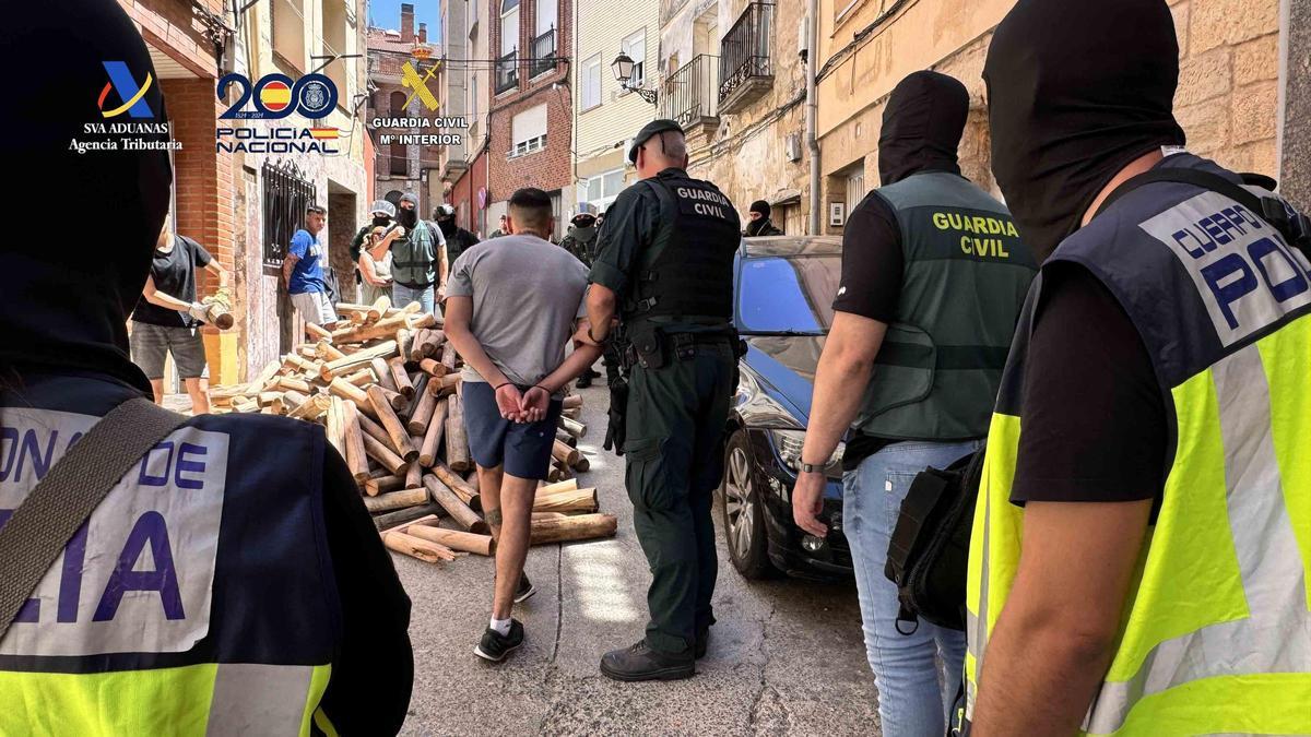 Imagen de la detención en un operación contra el tráfico de drogas en La Rioja que se ha saldado con 21 detenidos