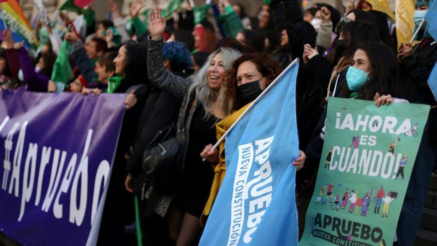 La nueva Constitución chilena arrasa en las librerías ante la sorpresa de defensores y detractores