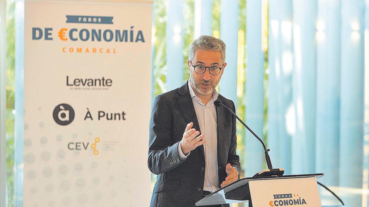 El conseller de Hacienda, Arcadi España, durante su intervención en el foro.