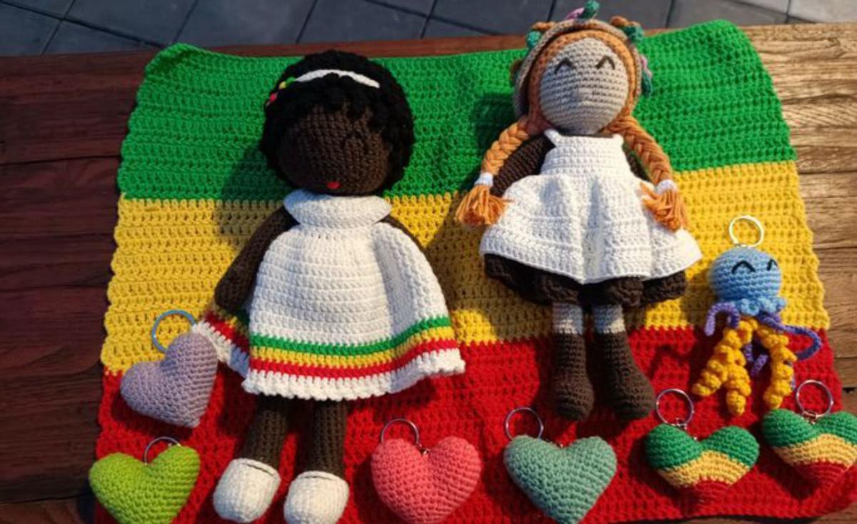 "Soñando Muñecas", el ganchillo solidario de Lugones para Etiopía