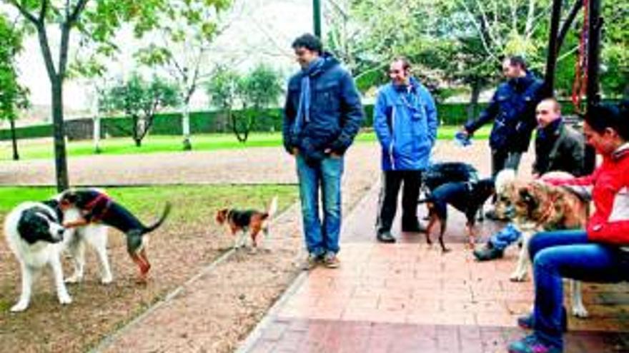 500 ciudadanos piden un lugar para sus perros