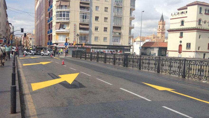 Trabajos previos antes de cambiar el sentido de la circulación en el puente de la Aurora.