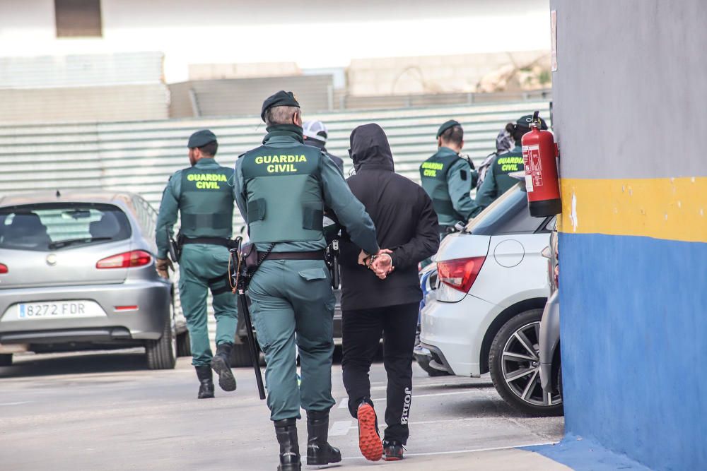 [SIN TITULO] La Generalitat realiza un gran despliegue de recursos, incluido un simulacro de una situación de pillajes en comercios tras un terremoto, helicóptero, bomberos o la intervención de la UME