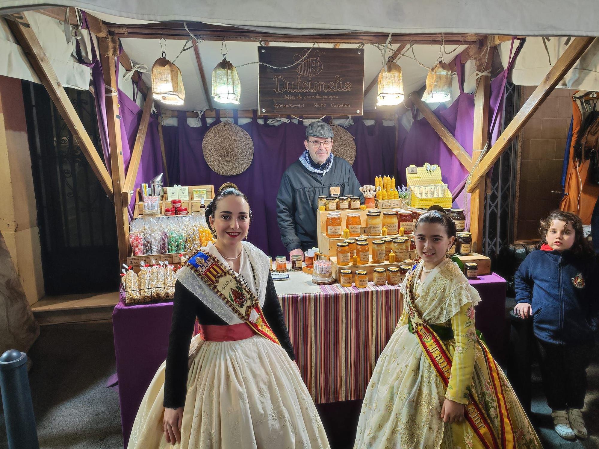 Russafa vibra con el Mercado Tradicional de San Blas de la falla Clero