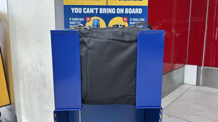 Ryanair cambia las dimensiones de su equipaje de mano gratuito: estas son las nuevas medidas a cumplir
