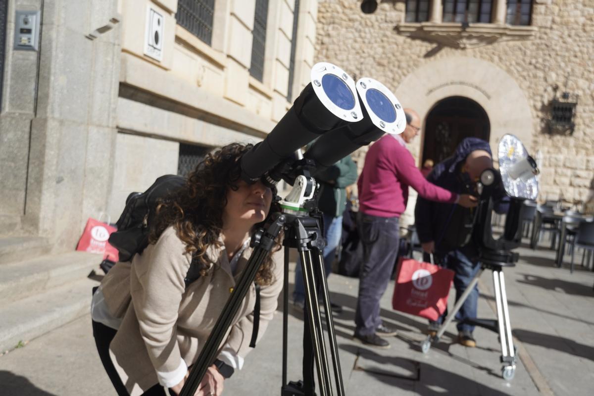 Observación solar en la Plaza San Juan de Terul.