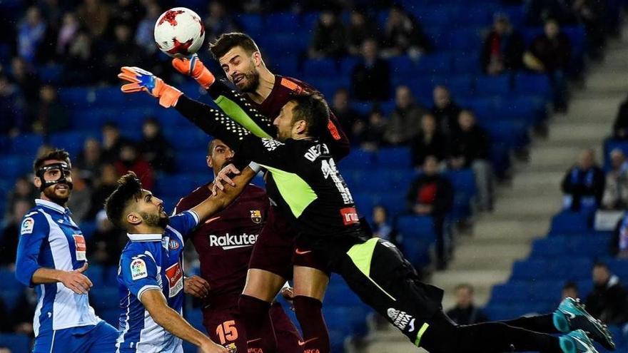 Piqué renueva por el Barça hasta el 2022