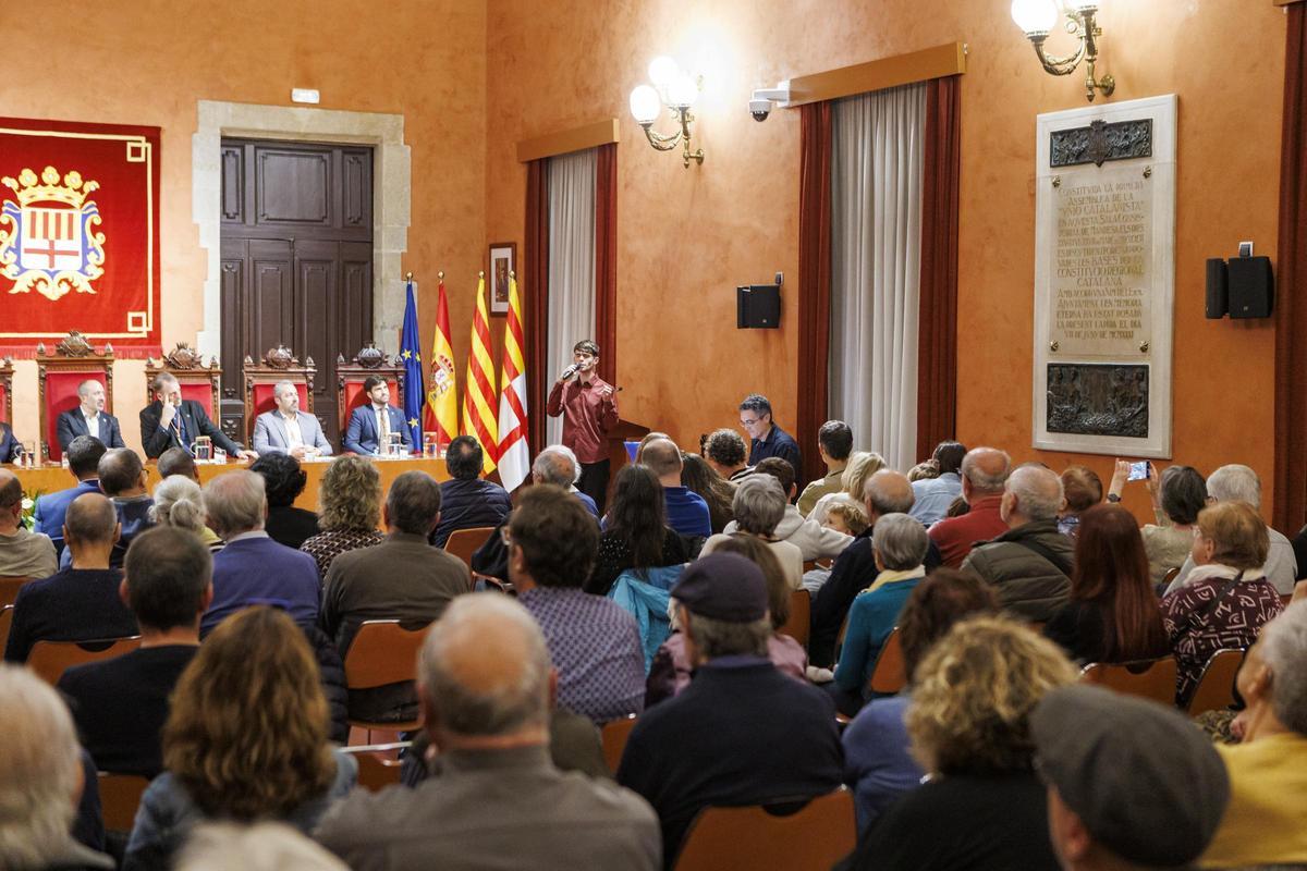 L'acte ha acabat amb la interpretació amb veu i piano de dues de les cançons preferides de Víctor Feliu