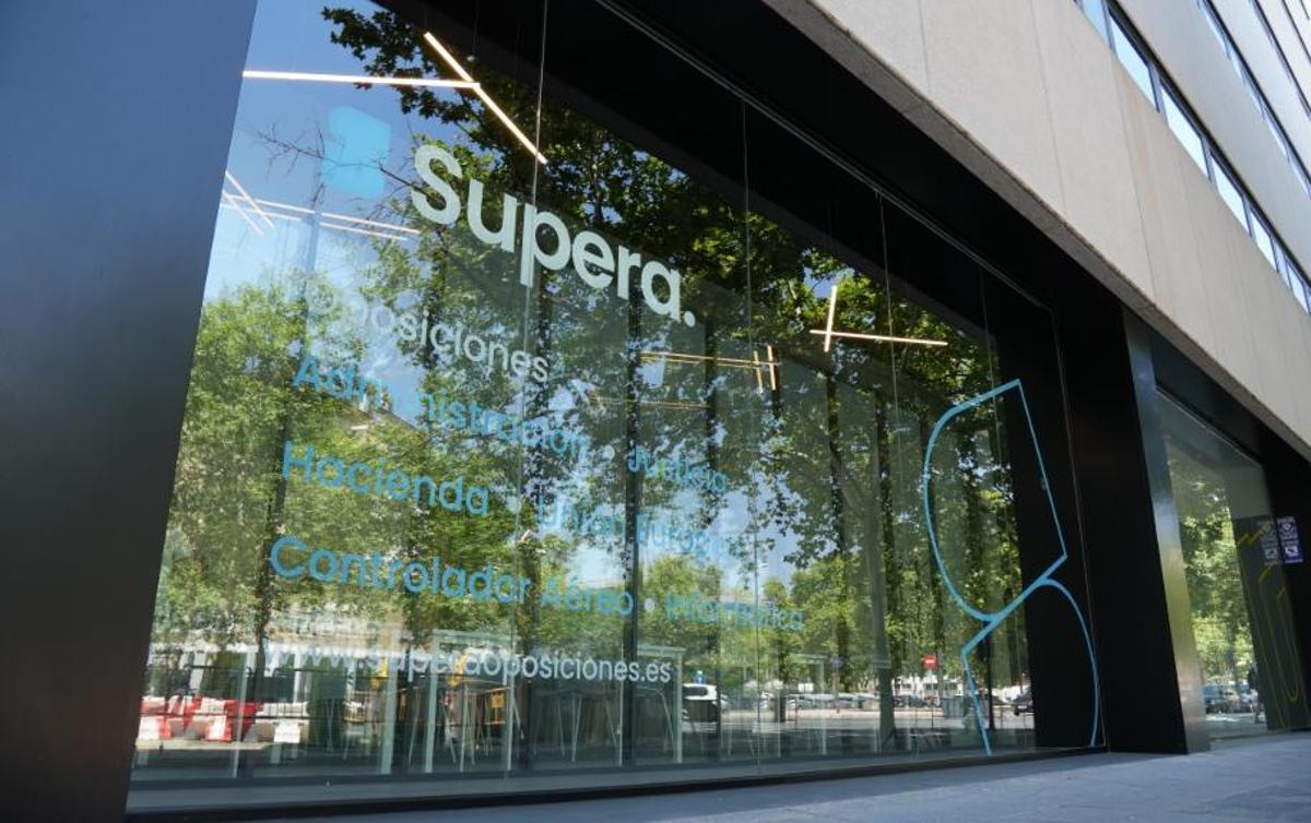 Supera Oposiciones es una marca de thePower Education especializada en en la preparación de oposiciones de la Administración General del Estado, Unión Europea y Controlado Aéreo.