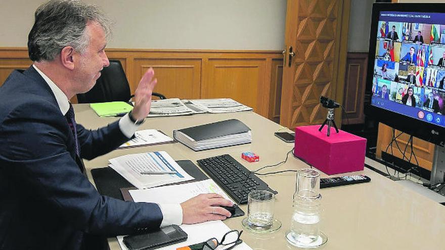 El presidente del Gobierno canario, Ángel Víctor Torres, en la reunión telemática de ayer con Pedro Sánchez y los máximos responsables de las comunidades autónomas.