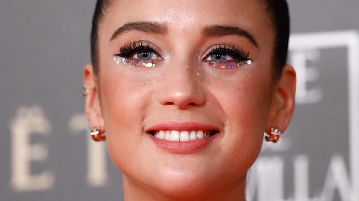 María Pedraza con maquillaje de Chanel en los Premios Goya 2019