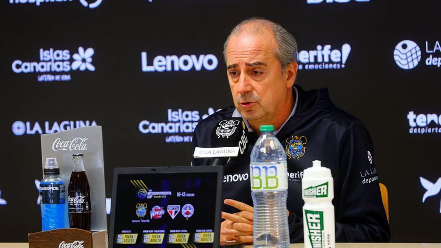 El entrenador del Lenovo Tenerife Txus Vidorreta en la rueda de prensa previa al partido contra el Real Betis. | | CBC