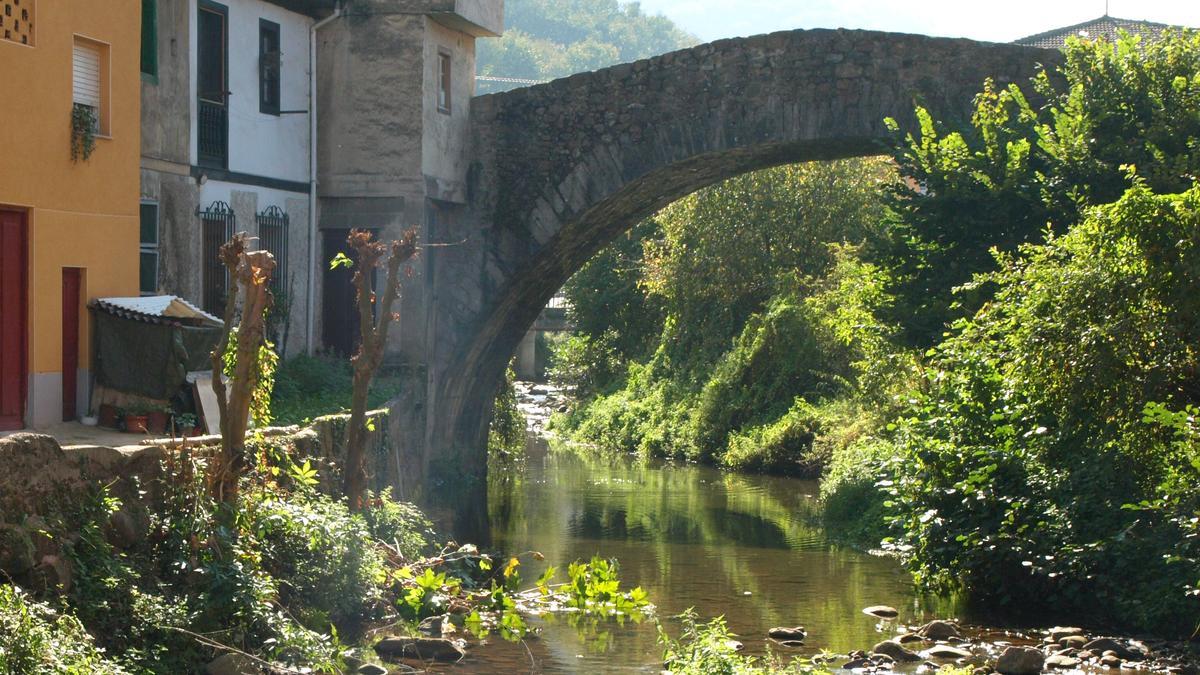 Vista del Puente Romano de Villoria.