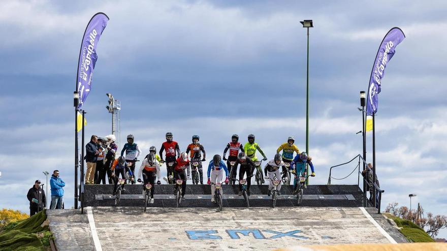 363 corredores participan en la primera prueba de la Copa de España de BMX celebrada en El Campello