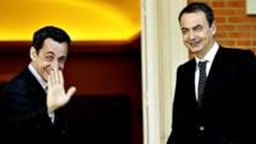 El apoyo de Zapatero a Royal incomoda a los diplomáticos