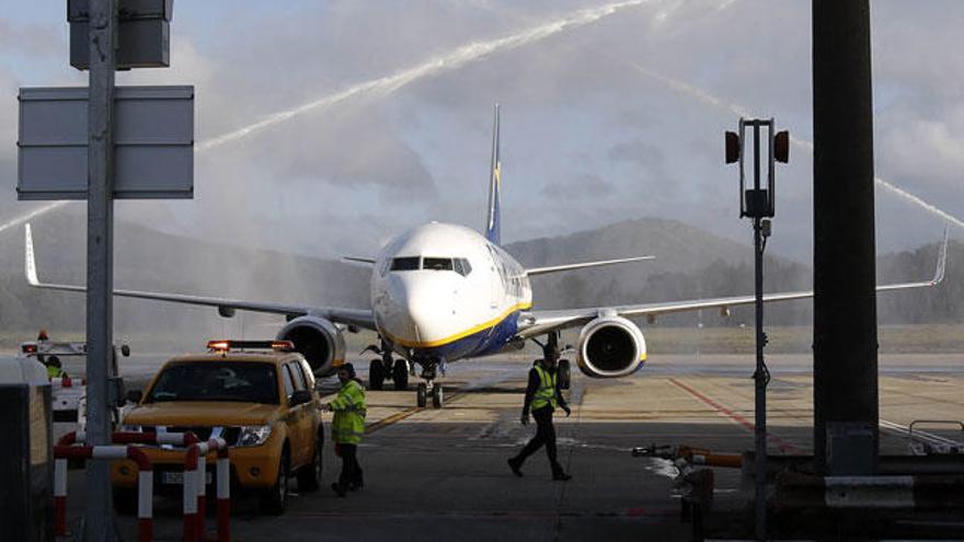 Un vuelo de Ryanair en el aeropuerto de Peinador, en Vigo // R.Grobas