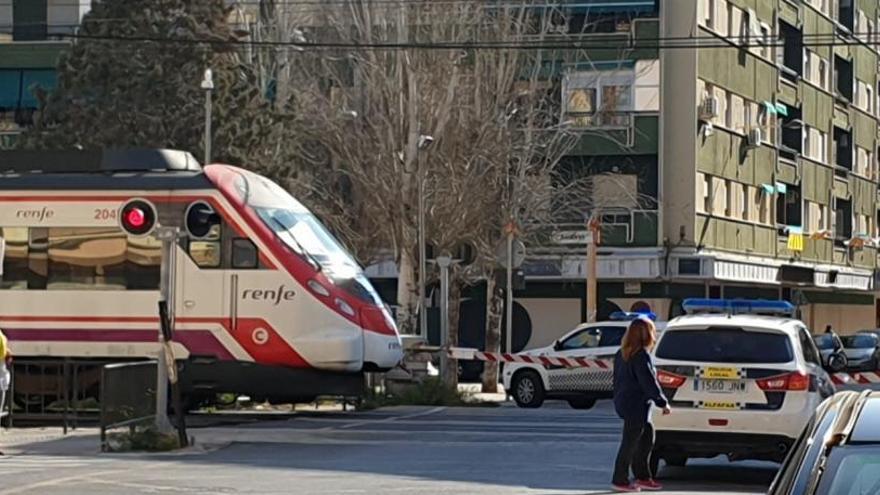 Un arrollamiento paraliza la línea de Cercanías C-1 a su paso por Alfafar