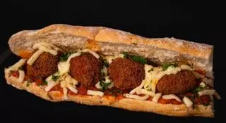 Un ensayo sin romanticismo del almuerzo: 'Esmorzaret', el recetario imprescindible de bocadillos valencianos